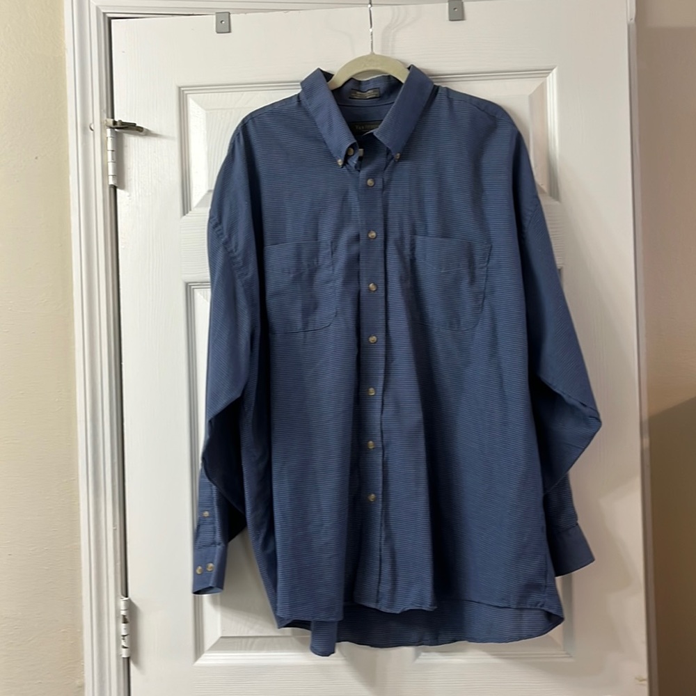 VAN HEUSEN Button Down Shirt